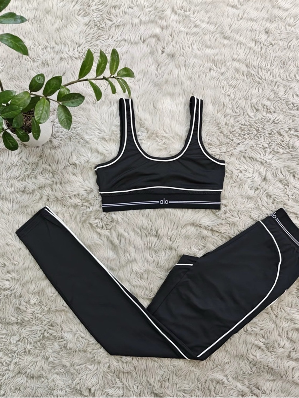 ALO Yoga Black Skinny Leggings with Matching Sports Bra